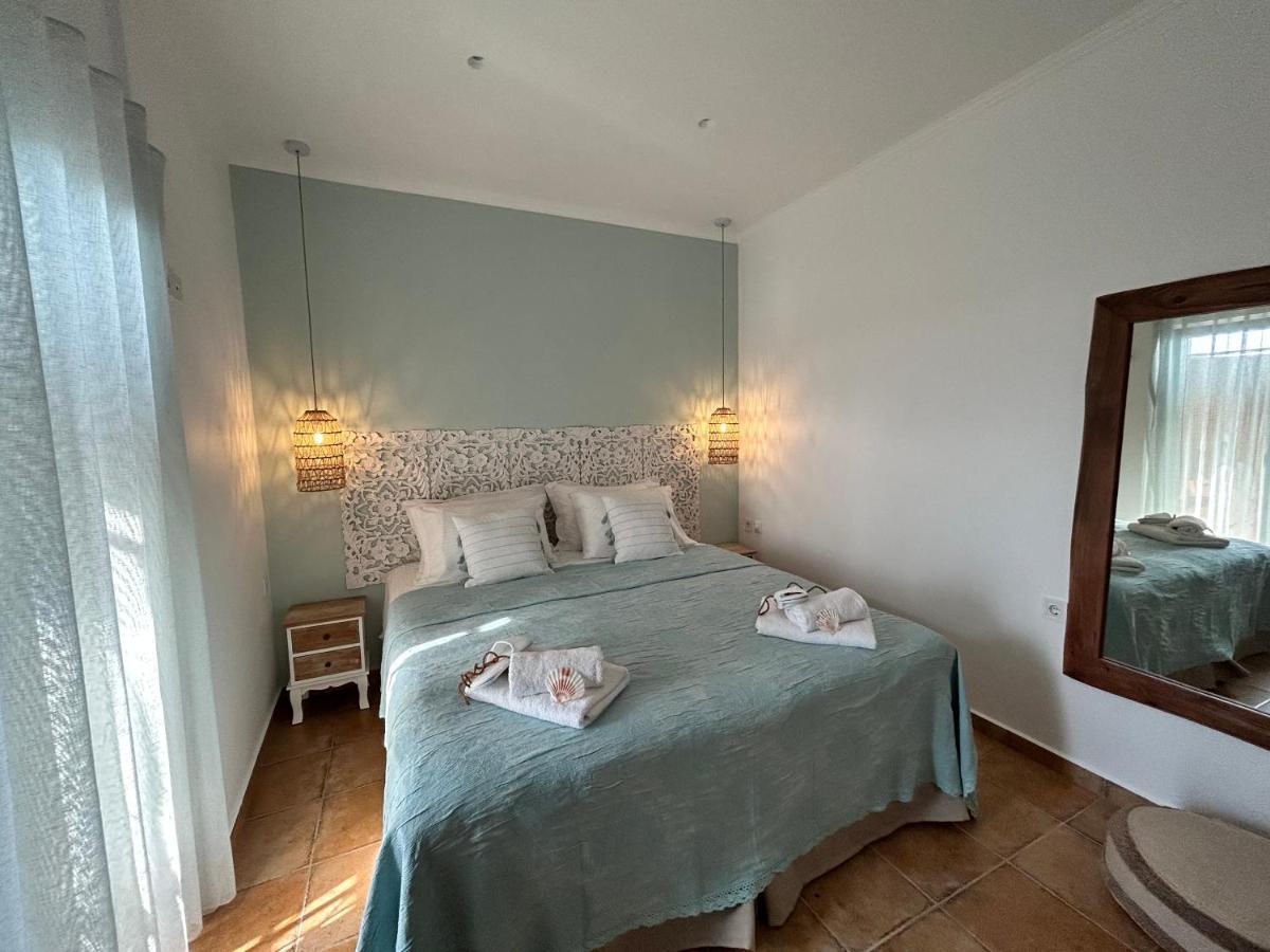 Calliopes By The Sea Boutique Suites パラリア・ディオニショウ エクステリア 写真